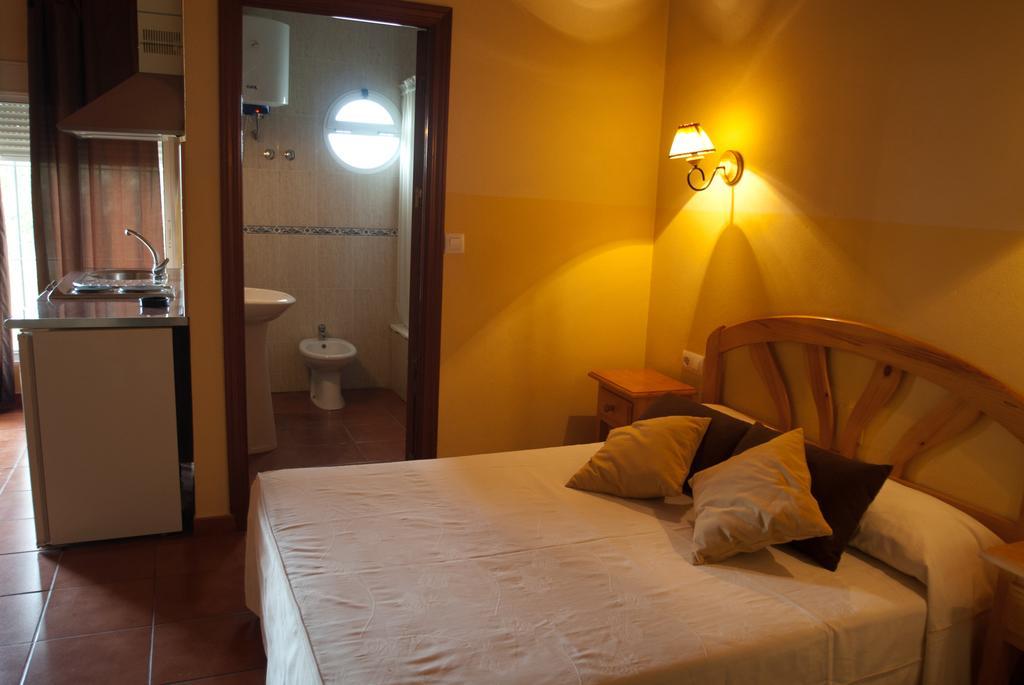 لا بويبلا دي لوس إينفانتيس Aparthotel Las Palomas المظهر الخارجي الصورة
